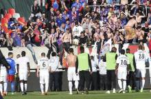 La communion entre les joueurs du Stade Malherbe Caen et les supporters lors du match nul obtenu en 2016