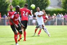 Alexander Djiku et le Stade Malherbe Caen ont affronté les joueurs de l'EA Guingamp cet été en amical à Tourlaville