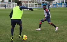 Romain Genevois face à Casimir Ninga hier lors de l'opposition de fin de séance durant l'entraînement matinal