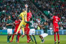 Défaite rageante (2-1) au match aller à Geoffroy-Guichard malgré l'ouverture du score de Fayçal Fajr