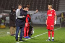 Fabien Mercadal donne ses consignes à un Fayçal Fajr beaucoup plus libre hier avec ce nouveau système en 5-3-2