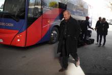Rolland Courbis à la sortie du bus hier après-midi en arrivant au Roazhon Park pour affronter le Stade Rennais