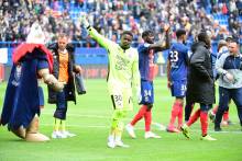 Brice Samba et les joueurs du Stade Malherbe Caen peuvent terminer entre la 16e place et la 19e place selon les résultats de vendredi soir