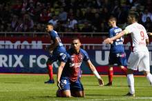 Alexander Djiku s'est montré impérial face aux attaquants monégasques et n'a laissé que très peu d'espace à Falcao
