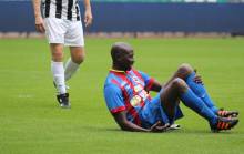 Le grand sourire de Kor Sarr lors d'un match à d'Ornano à l'occasion des 100 ans du Stade Malherbe Caen  © Sportacaen.fr