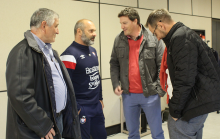 Le coach Pascal Dupraz échange avec des partenaires du SM Caen