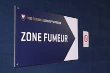 De nombreuses zones fumeurs sont à votre disposition dans toutes les tribunes du Stade Michel d'Ornano