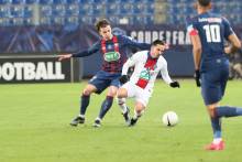 Le Stade Malherbe Caen d'Hugo Vandermersch s'incline d'un petit but face aux joueurs du Paris-Saint-Germain