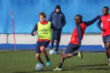 Loup Hervieu, Adama Mbengue et les Caennais s'entraîneront quotidiennement avant la réception du Paris FC samedi soir (19h00)