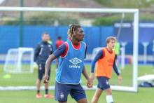 Absent le week-end dernier pour affronter Châteauroux, Kélian Nsona effectue son retour dans le groupe pour le déplacement à Pau