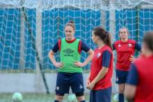 Chloé Charlot et les féminines devront terminer à une des quatre premières places pour espérer participer aux playoffs de montée en deuxième division 