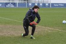 Yassine Gueddar profite de l'absence de Rémy Riou et Garissone Innocent pour faire son apparition dans le groupe