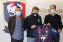 Boris Varin aux côtés de Stéphane Pilard (association du SM Caen) et Stéphane Nado (centre de formation)