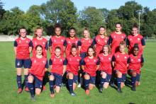Quinze des seize nouvelles joueuses du Stade Malherbe Caen lors d'une séance d'entraînement sur les terrains de La Fossette